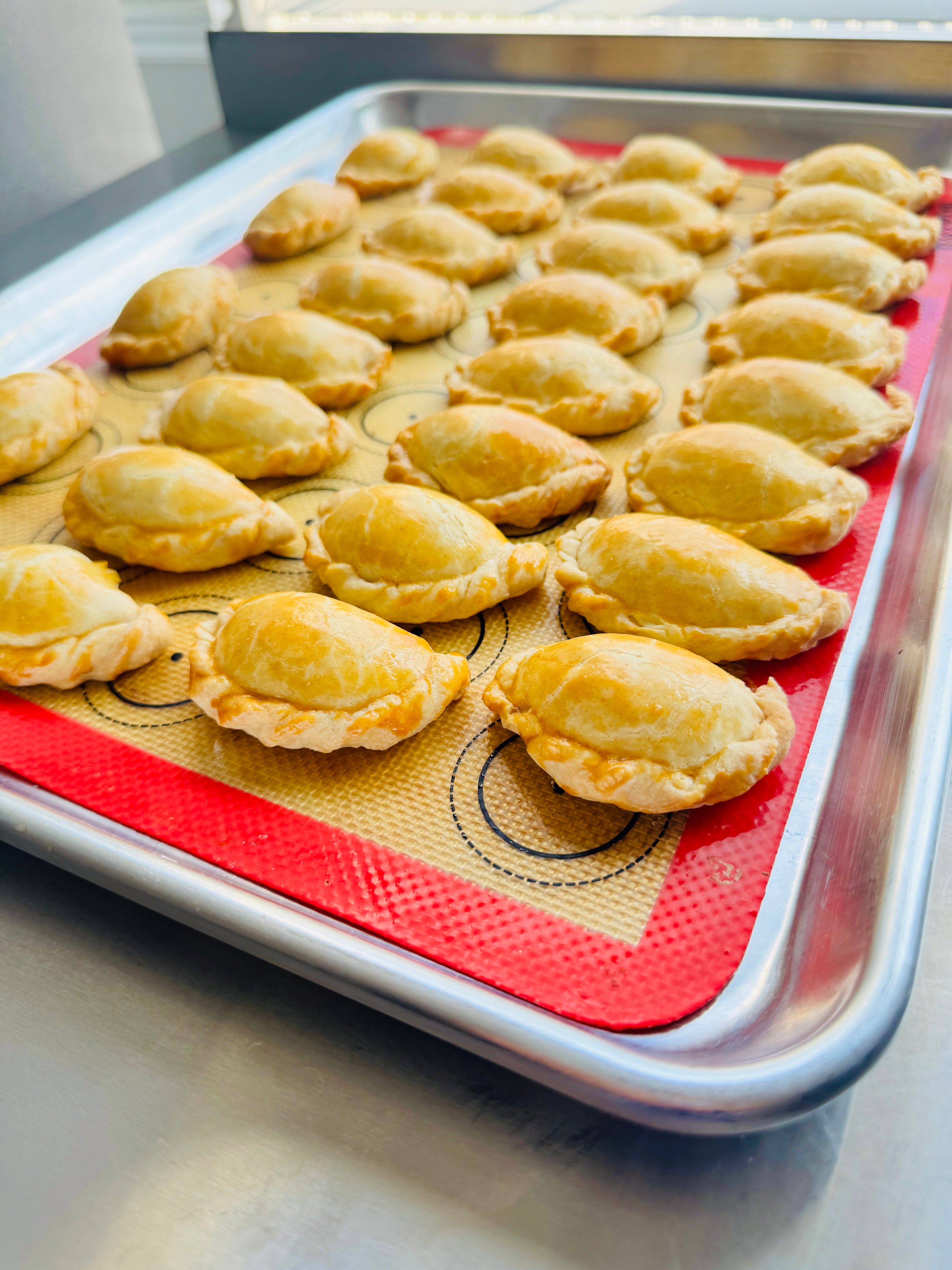 Peruvian Mini Empanadas Party Pack(50) (ver opciones)